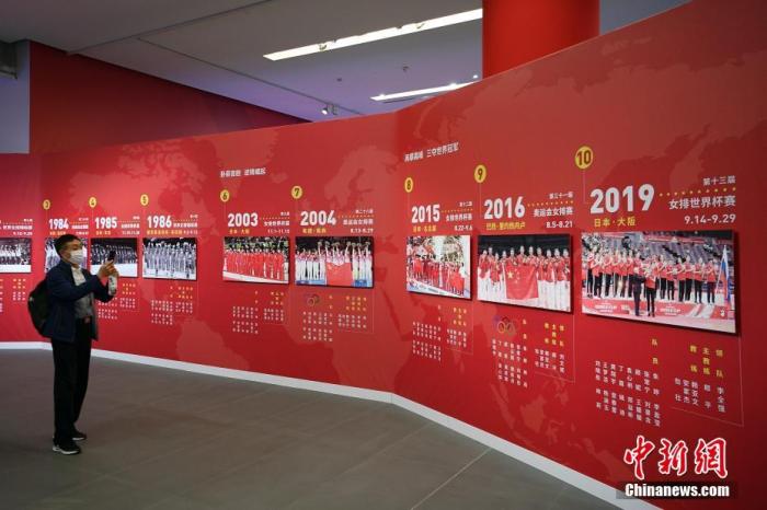 39年前的今天，中国女排首次夺得世界冠军，成为