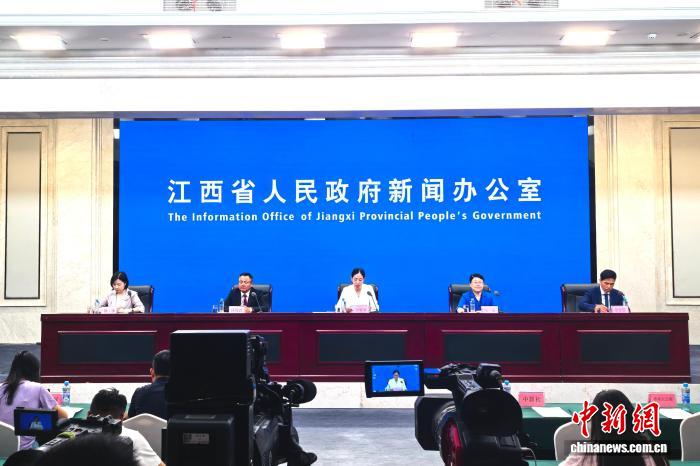 2025国际航联特技定点跳伞世界杯在江西吉安开赛