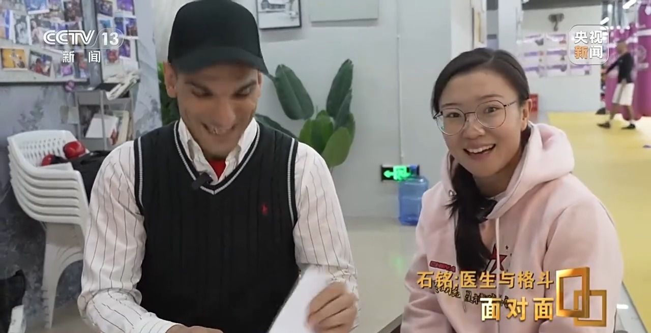 中医生石铭UFC首秀夺冠 成为第16位签约选手