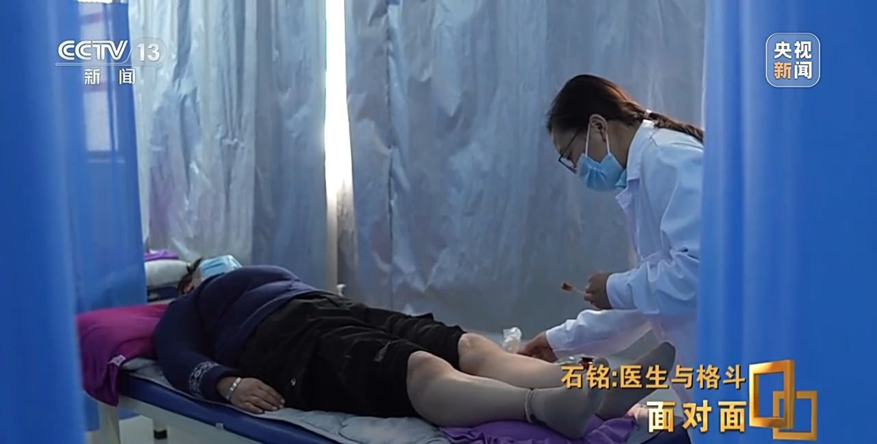 中医生石铭UFC首秀夺冠 成为第16位签约选手