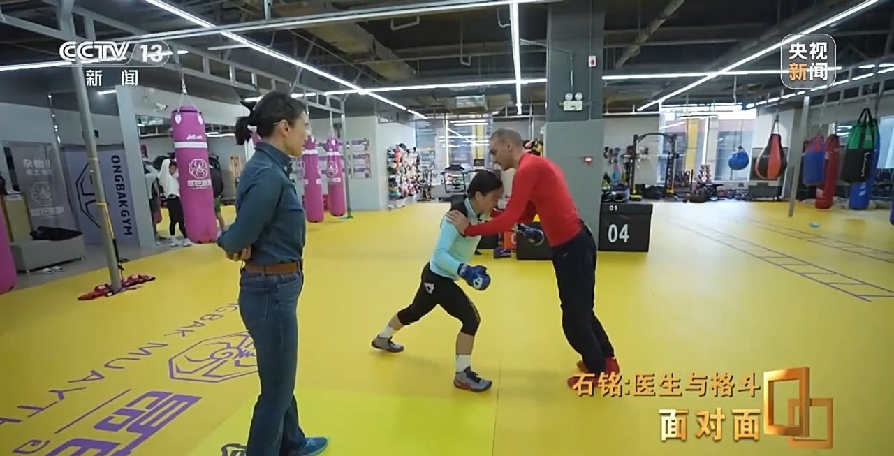 中医生石铭UFC首秀夺冠 成为第16位签约选手