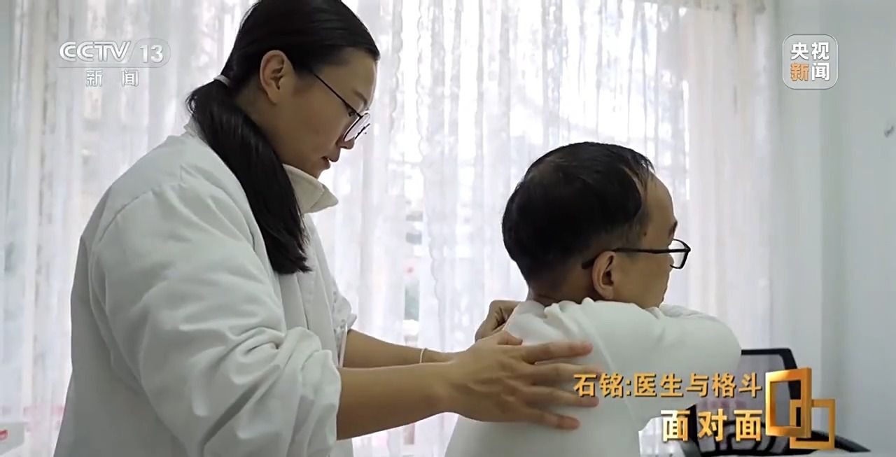 中医生石铭UFC首秀夺冠 成为第16位签约选手