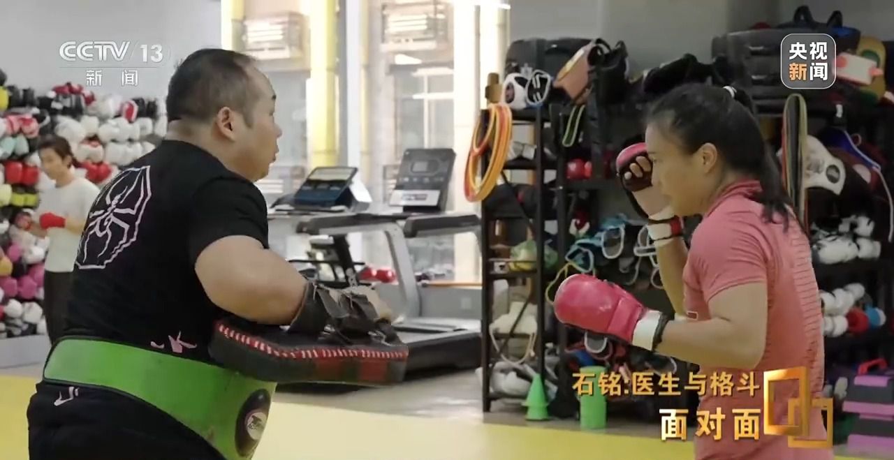 中医生石铭UFC首秀夺冠 成为第16位签约选手