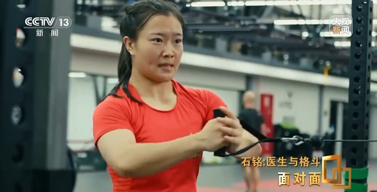 中医生石铭UFC首秀夺冠 成为第16位签约选手