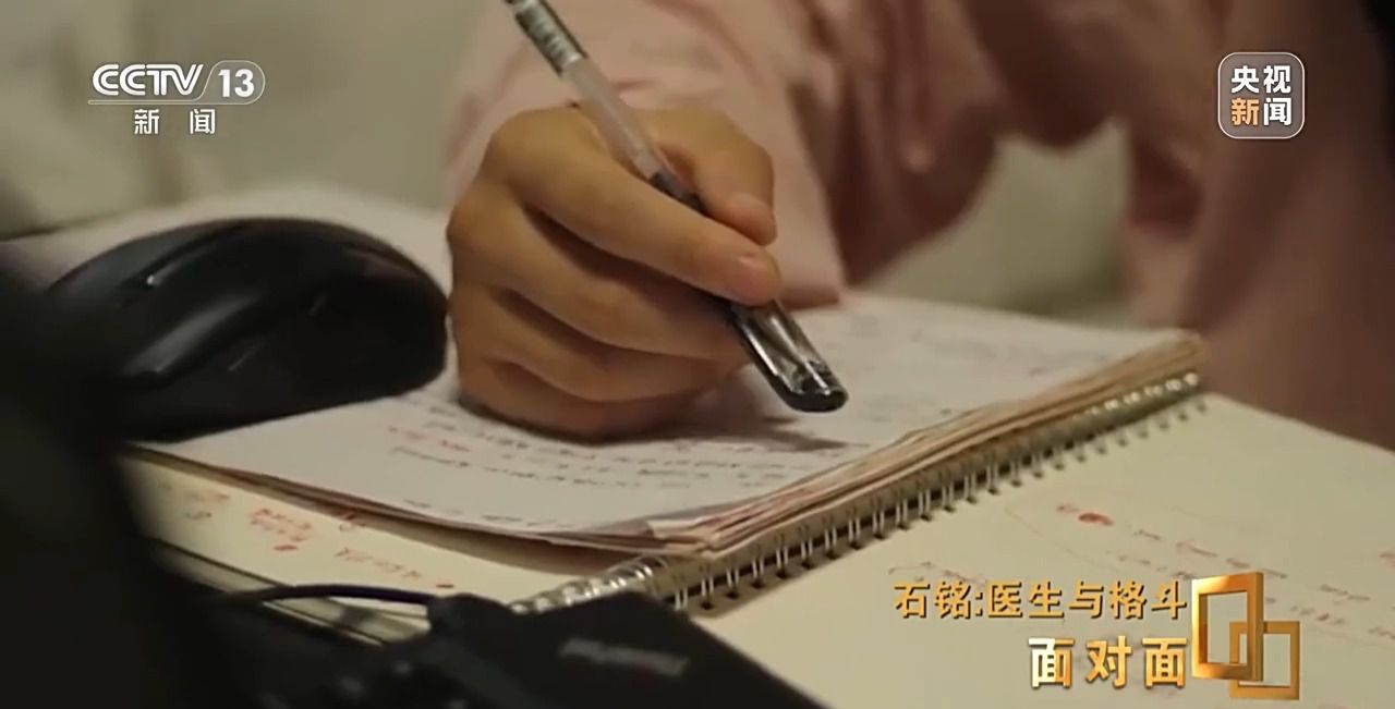 中医生石铭UFC首秀夺冠 成为第16位签约选手