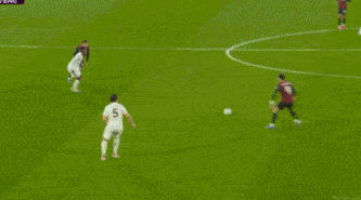 曼联客场遭判罚不公拖累 球迷怒斥裁判双重标准