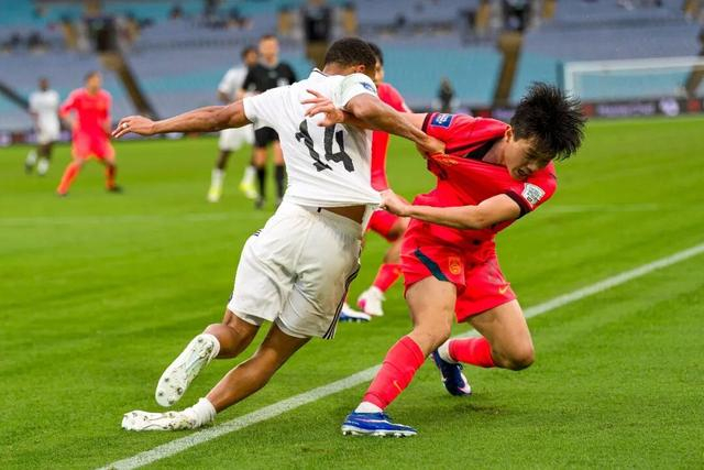 国足2比0力克世界杯新军 邵佳一启用9名U23球员首