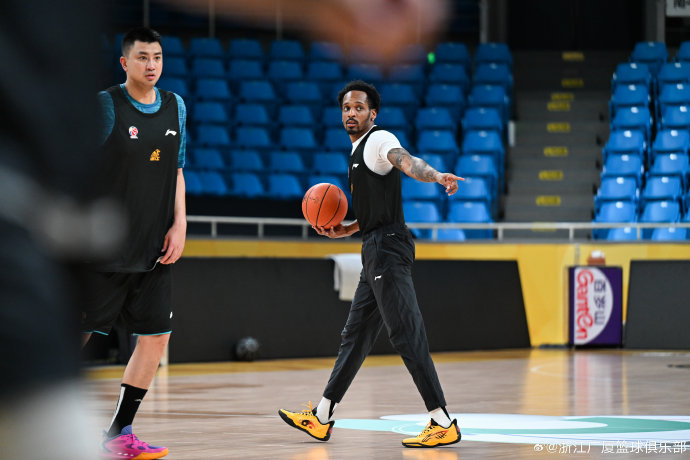 浙江男篮迎战江苏男篮 圣杭体决战一触即发