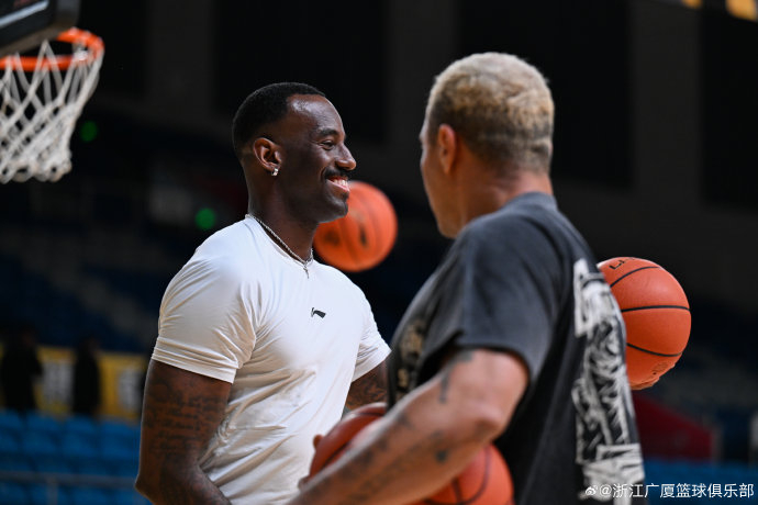 浙江男篮迎战江苏男篮 圣杭体决战一触即发