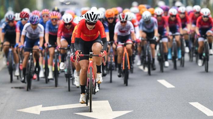 环崇明岛女子赛第二赛段：奥莉加独骑突围，汉