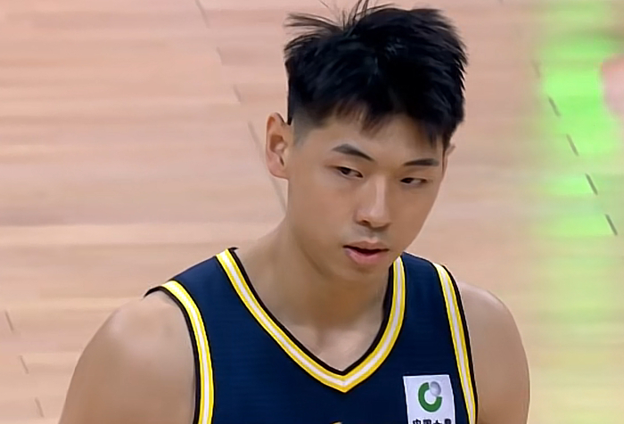 张皓嘉成杜锋争冠关键拼图 广东队锋线悍将崛起