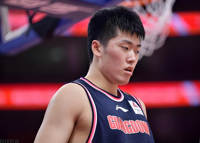 张皓嘉成杜锋争冠关键拼图 广东队锋线悍将崛起