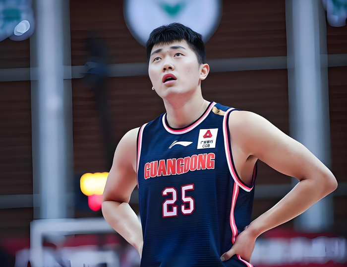 张皓嘉成杜锋争冠关键拼图 广东队锋线悍将崛起