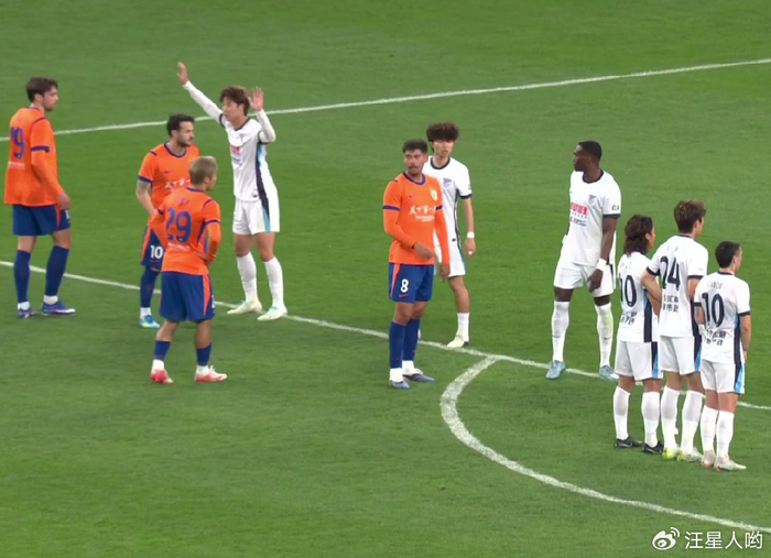 山东泰山主场1-2大连英博 12场不败纪录终结