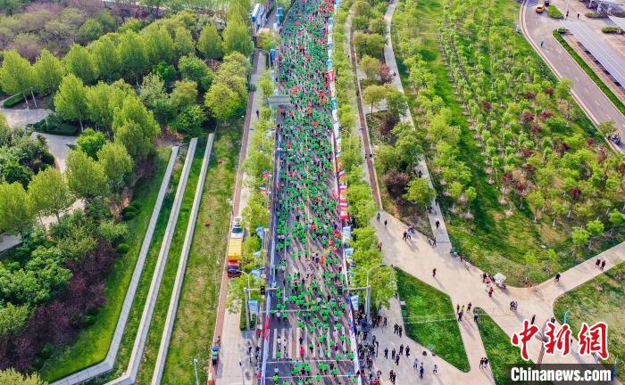 跨国云跑铸就友谊万人云聚渤海湾畔参与中新天