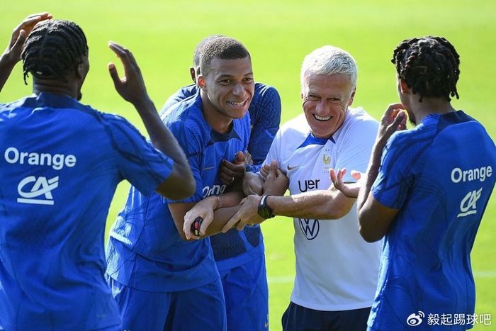 皇马帅位更迭引热议 德尚或成接班人