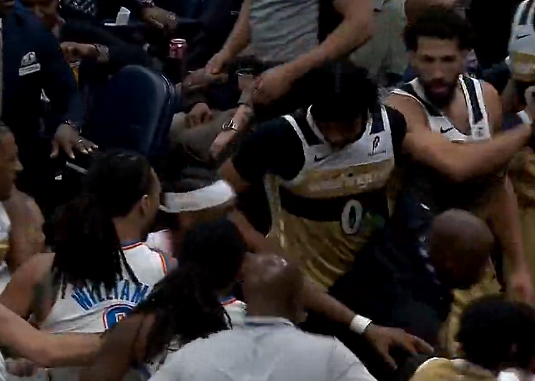 雷霆球员冲突升级 米切尔介入引发肢体冲突