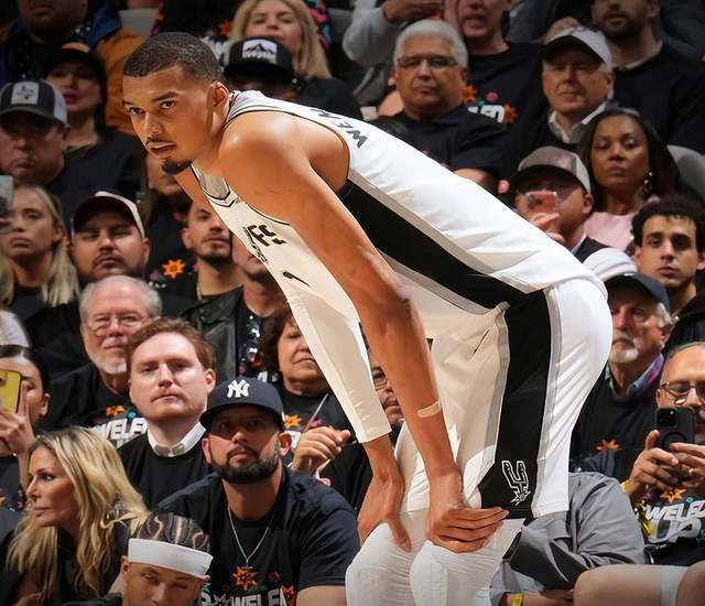 文班亚马伤退开拓者险胜马刺 杨瀚森季后赛首胜