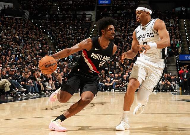 文班亚马伤退开拓者险胜马刺 杨瀚森季后赛首胜