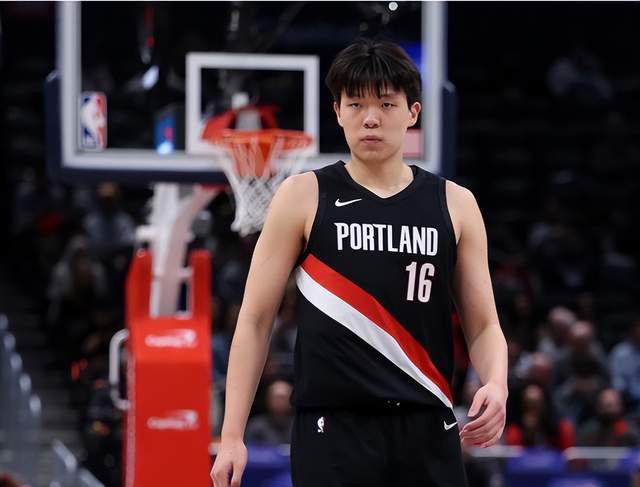 文班亚马伤退开拓者险胜马刺 杨瀚森季后赛首胜